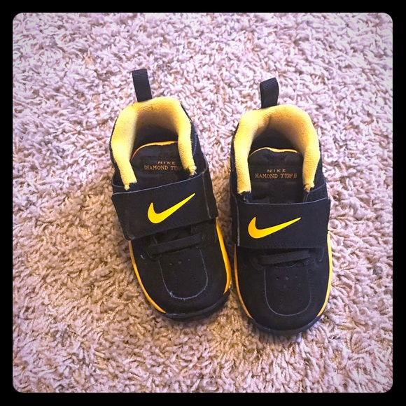 nike diamond turf yellow black